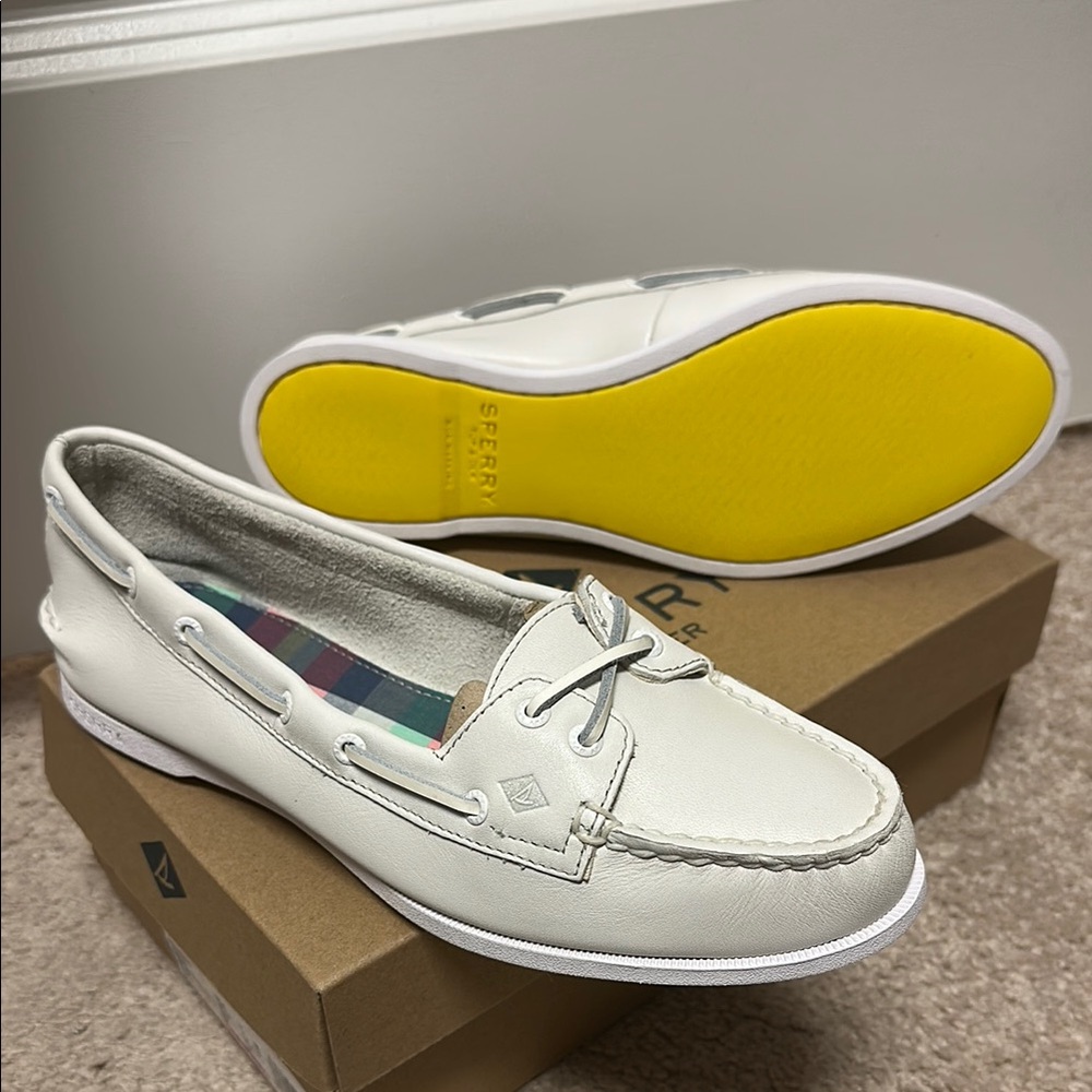 SPERRY Ivory  and Yellow A/O Skimmer  Moccasin  Style